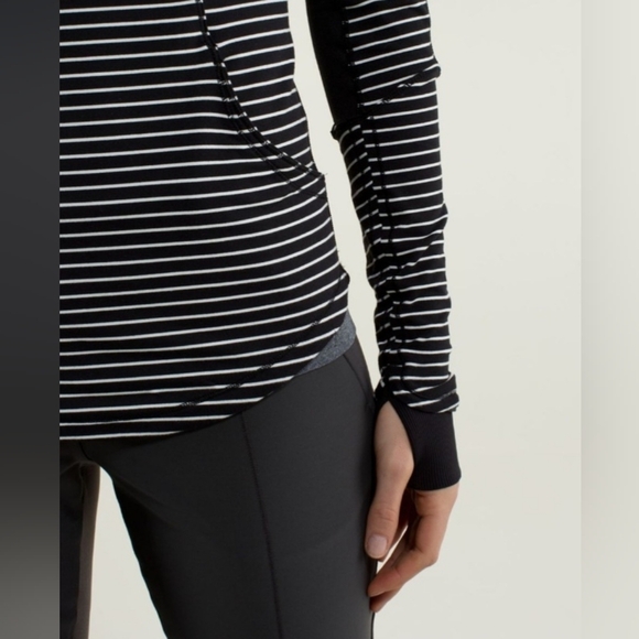 Lululemon Base Runner 1/2 Zip Parallel Stripe Black White / Black Pullover 4. - Picture 7 of 13